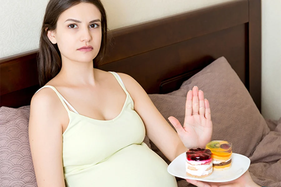 10 Lebensmittel, die Schwangere im ersten Trimester meiden
