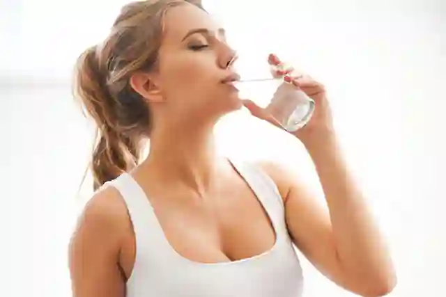 Le donne incinte possono bere acqua alcalina? 5 note