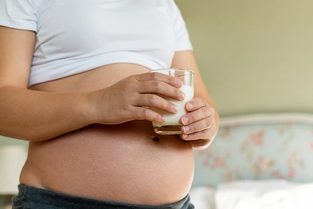 Kolostrum Muncul Bulan Ke Berapa? Panduan Lengkap untuk Ibu