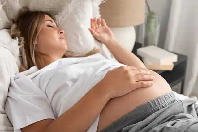 5 Sebab Ibu Hamil Tak Patut Tidur Terlentang