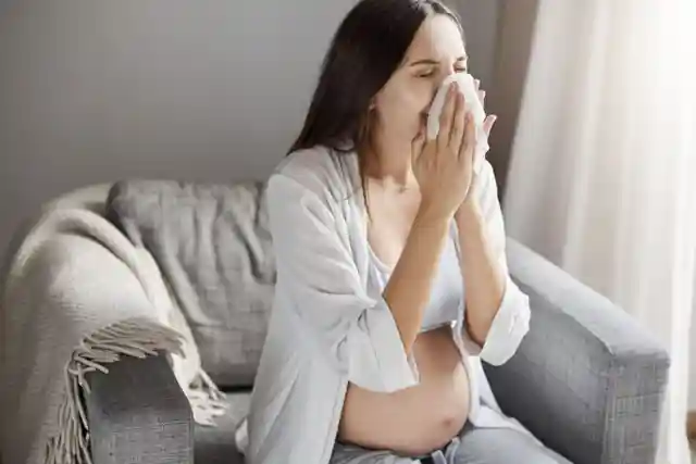 Kobiety w ciąży mają zatkany nos: 4 przyczyny i sposoby lecz