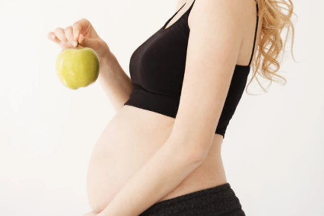 Kobiety w ciąży i zaparcia: 26 rodzajów owoców, które pomogą