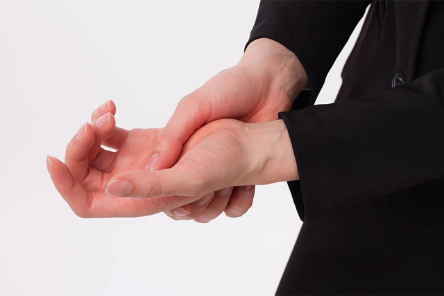 อาการมือชาในหญิงตั้งครรภ์: สาเหตุและการรักษา