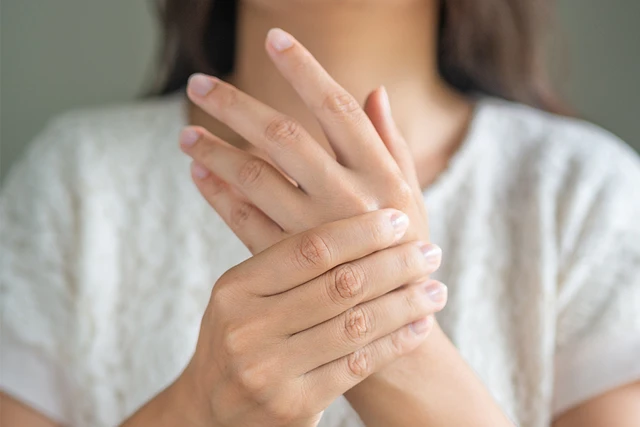 อาการมือชาในหญิงตั้งครรภ์: สาเหตุและการรักษา