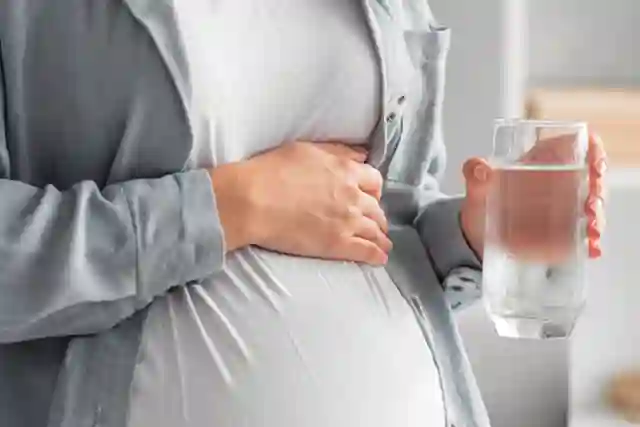 為什麼孕婦會想吃冰塊？成因、影響與孕期異食癖的管理方法