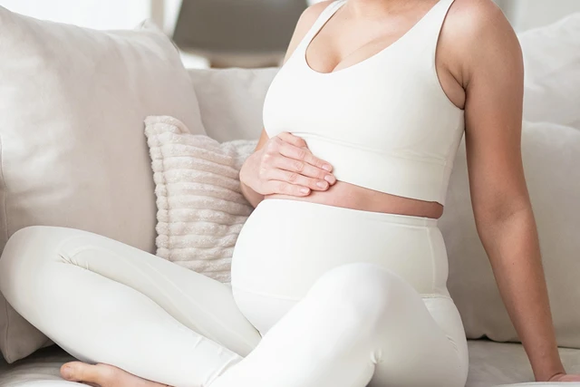 孕婦可以摸肚子嗎?探索現實與觀念之間的真相 孕婦可以摸肚子嗎?探索現實與觀念之間的真相