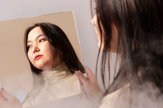 Why Am I Beautiful in the Mirror but Ugly in Photos?
