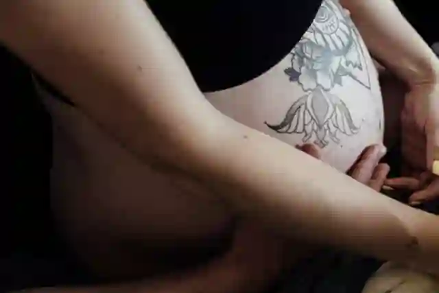 Mengapa Wanita Hamil Tidak Boleh Membuat Tato Mengapa Wanita Hamil Tidak Boleh Membuat Tato