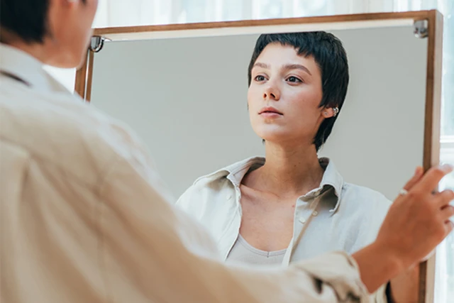 Why Am I Beautiful in the Mirror but Ugly in Photos?