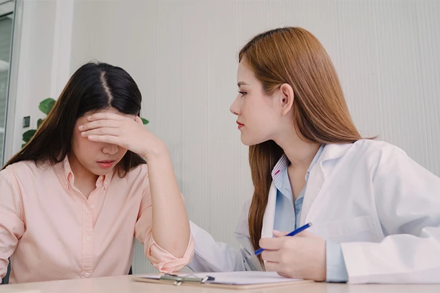 茶色い膣分泌物は妊娠を意味しますか? 7つの理由