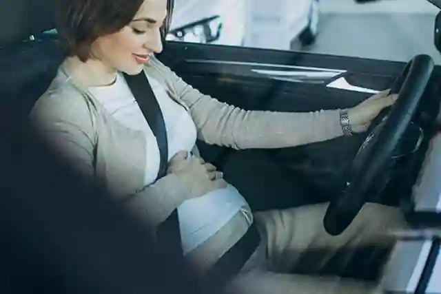 女性は妊娠中に運転すべきでしょうか?心に留めておくべき7つのこと