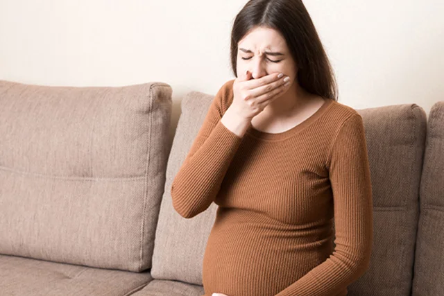 سعال المرأة الحامل في الأشهر الثلاثة الأولى