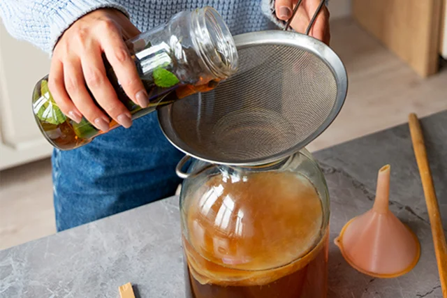 Maaari bang uminom ng Kombucha ang mga buntis? 5 Mga Pangani