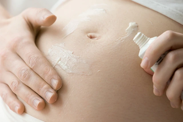 Soins de la peau pour les femmes enceintes : 4 guides comple