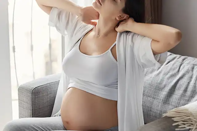 إبط الأمهات الحوامل داكن: 4 أسباب وعلاجات للأمهات الحوامل