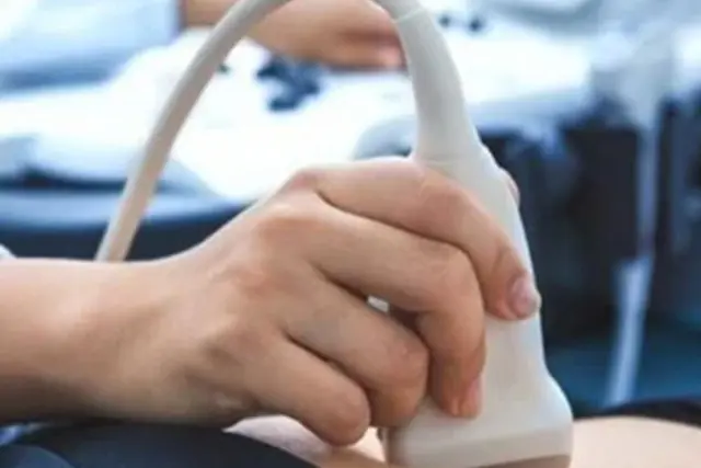 Signes de fausse couche la première semaine : Saignements et Signes de fausse couche la première semaine : Saignements et