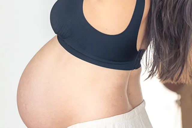 As mães grávidas têm acne nas costas: 6 causas e soluções