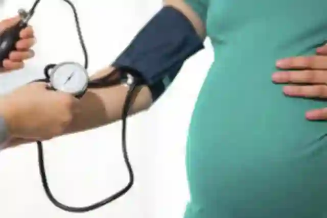 Preeclampsia Sa Pagbubuntis: 8 Mga Palatandaan at Paggamot