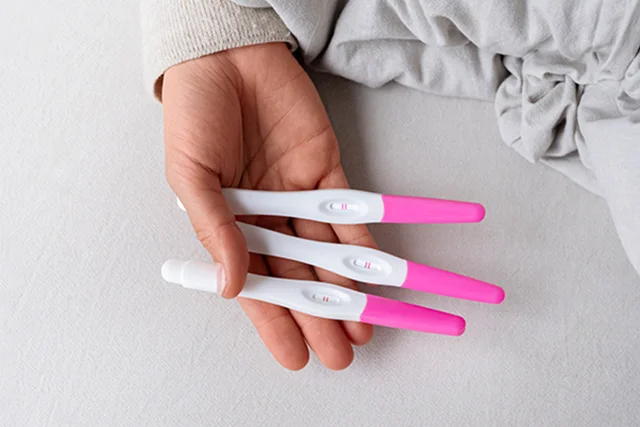 Corrimento vaginal amarelo durante a gravidez: 3 causas