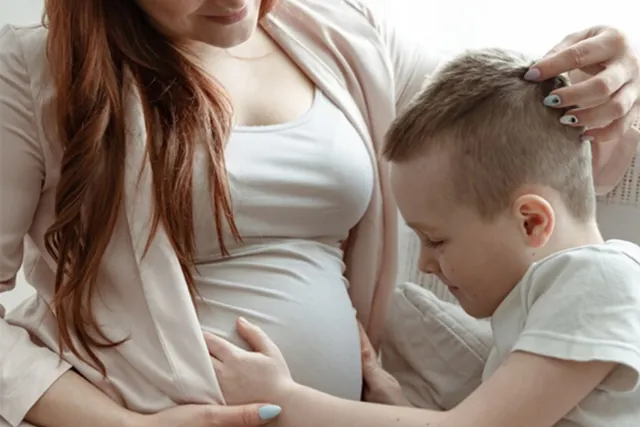 Frühe Anzeichen einer Jungen-Schwangerschaft: 20 Hinweise