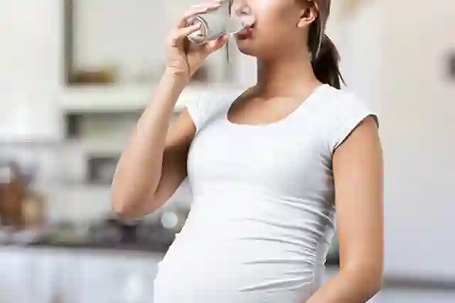 Le donne incinte possono bere acqua alcalina? 5 note